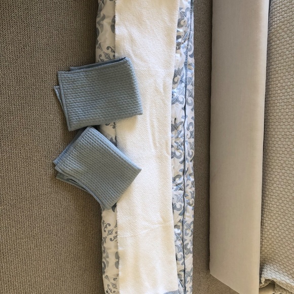 Serena & Lily Duvet and Shams Queen/Full - Picture 2 of 12